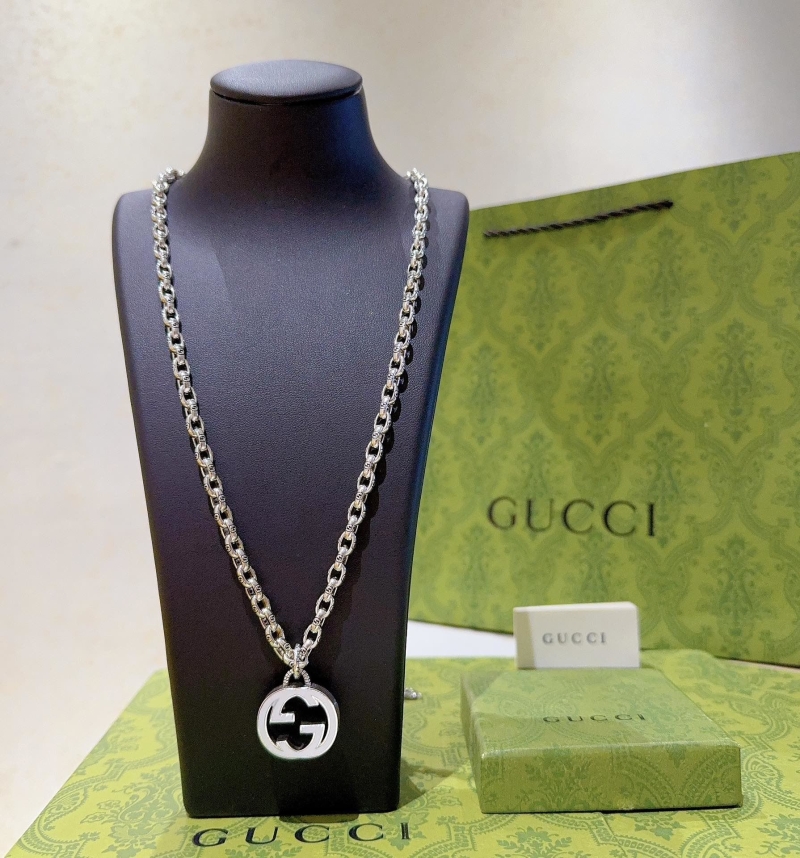 G*u*i necklaces